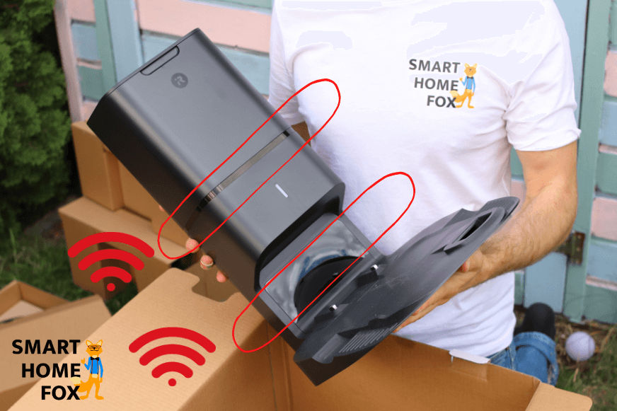 Das Infrarotsignal an der Absaugstation des iRobot Roomba i7+ ist rot eingekreist